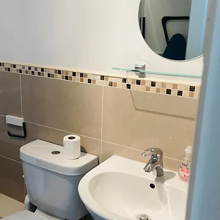 Entire Spacious 2 Bedroom 2 Bathroom 都柏林
