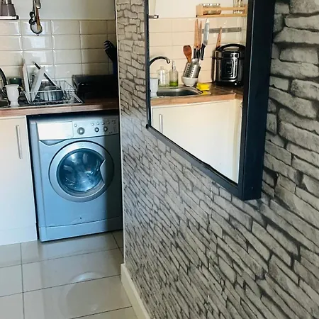 Entire Spacious 2 Bedroom 2 Bathroom *