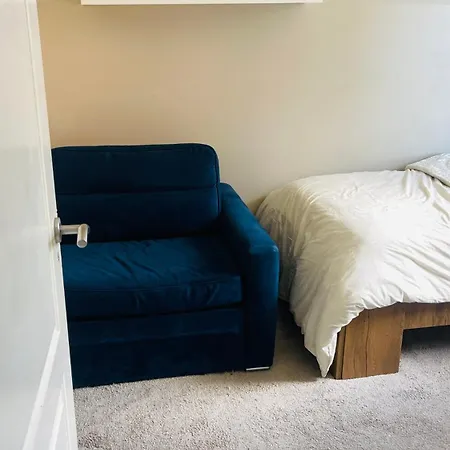 Entire Spacious 2 Bedroom 2 Bathroom 民宿