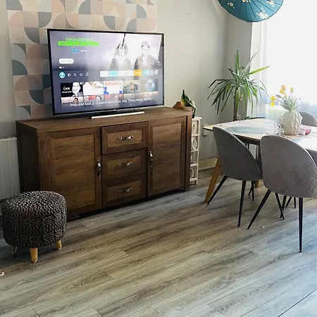 Entire Spacious 2 Bedroom 2 Bathroom 民宿