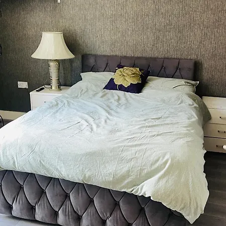 Entire Spacious 2 Bedroom 2 Bathroom 民宿