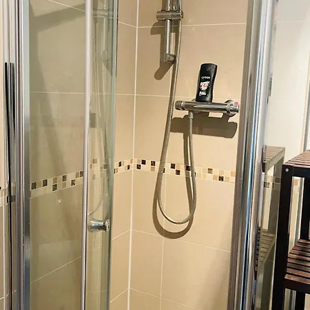 民宿 Entire Spacious 2 Bedroom 2 Bathroom 都柏林